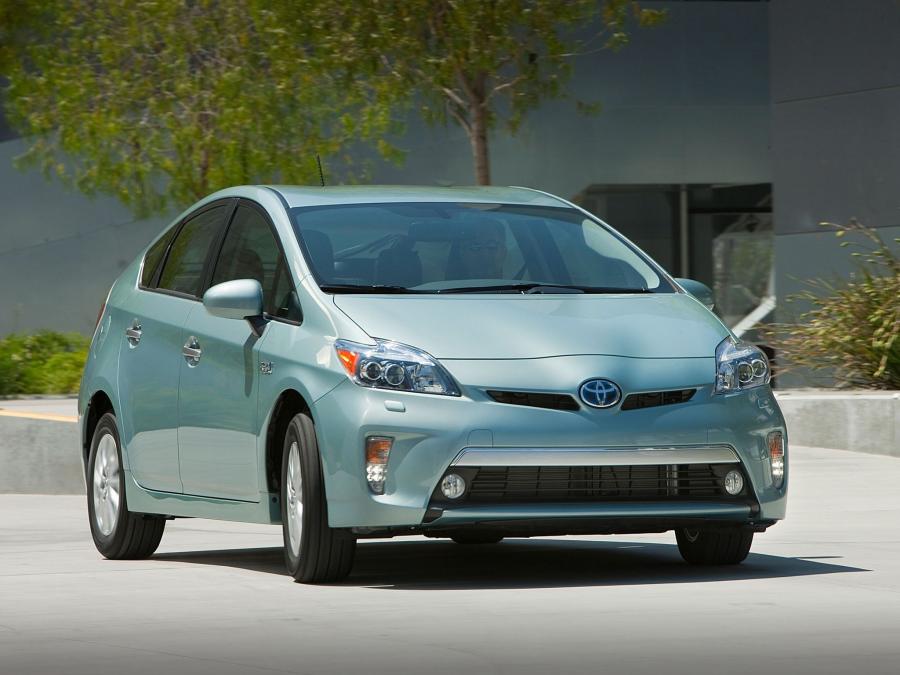  Toyota Prius Plug-In Hybrid 2011 года  (US) (фото 11 из 13)